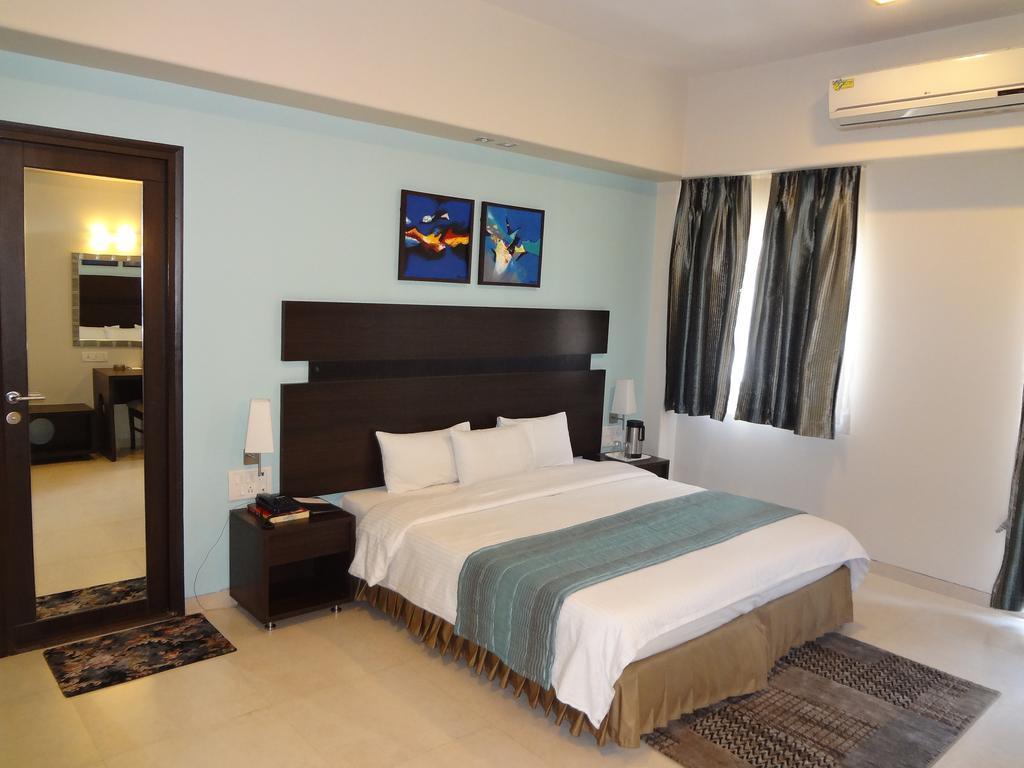 Chateau Windsor Hotel - Marine Drive Мумбаи Экстерьер фото