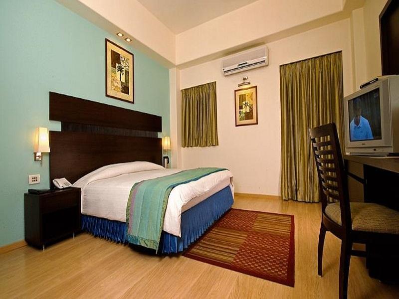 Chateau Windsor Hotel - Marine Drive Мумбаи Экстерьер фото