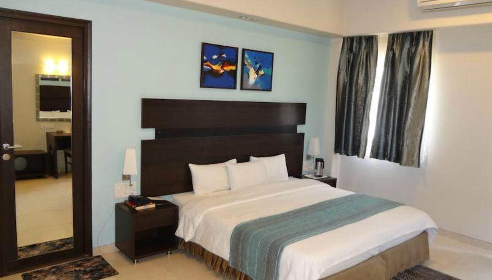 Chateau Windsor Hotel - Marine Drive Мумбаи Экстерьер фото