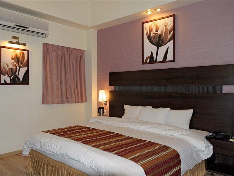 Chateau Windsor Hotel - Marine Drive Мумбаи Экстерьер фото