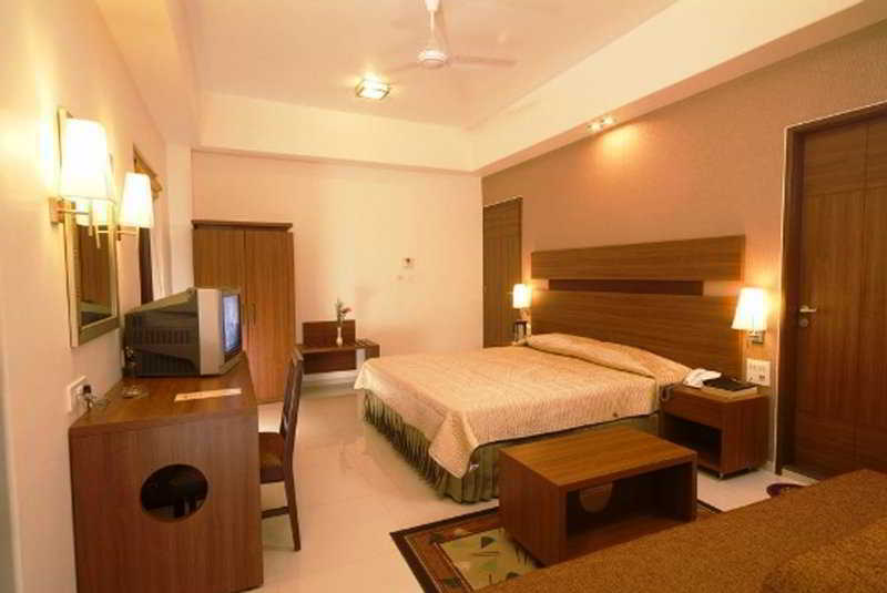 Chateau Windsor Hotel - Marine Drive Мумбаи Экстерьер фото